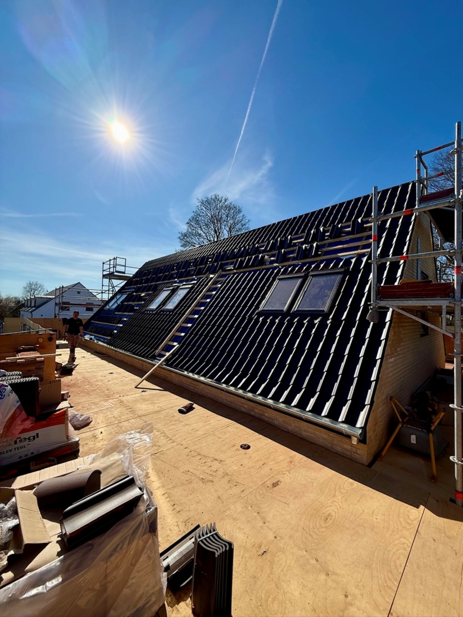 nyt tag med ovenlys vinduer