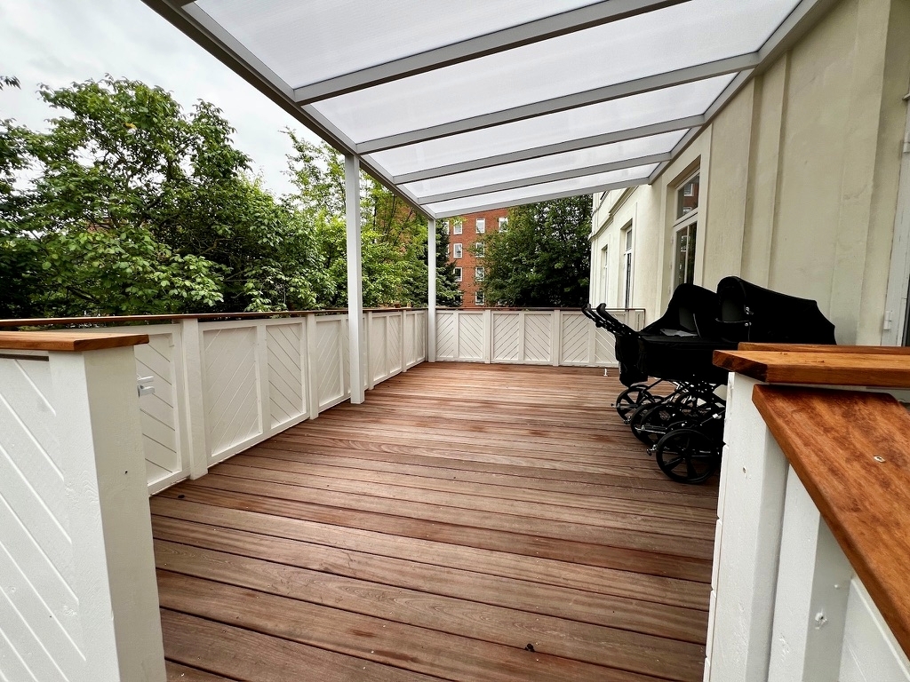 Ny træterrasse med overdækning